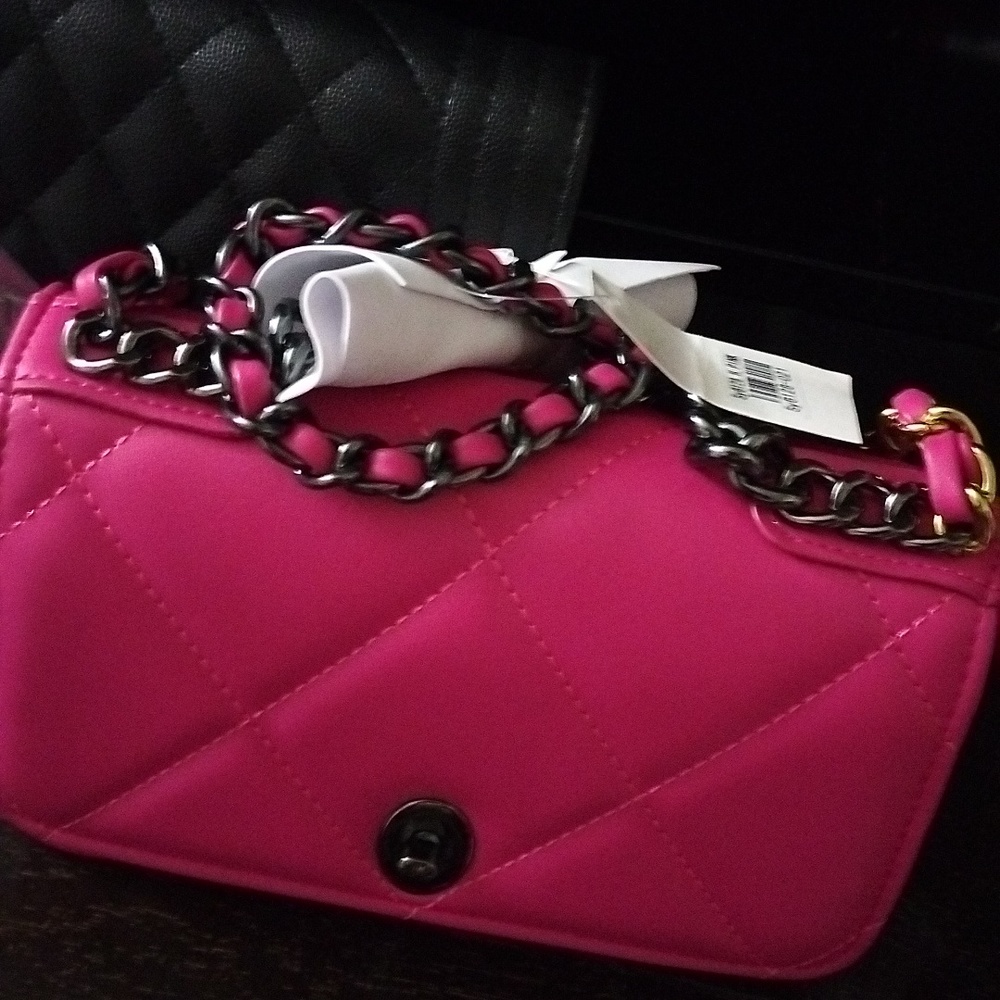 I sell handbags
